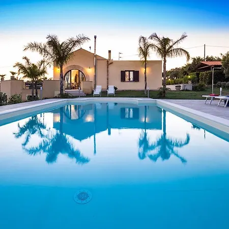 فيلة Sleeps 6 Pool Wifi *