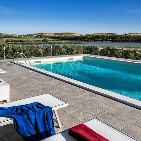 فيلة Sleeps 6 Pool Wifi Porticalazzo