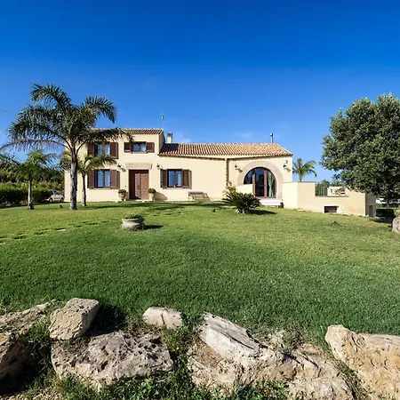 Sleeps 6 Pool Wifi