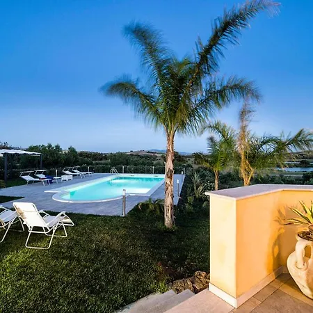 فيلة Sleeps 6 Pool Wifi Porticalazzo