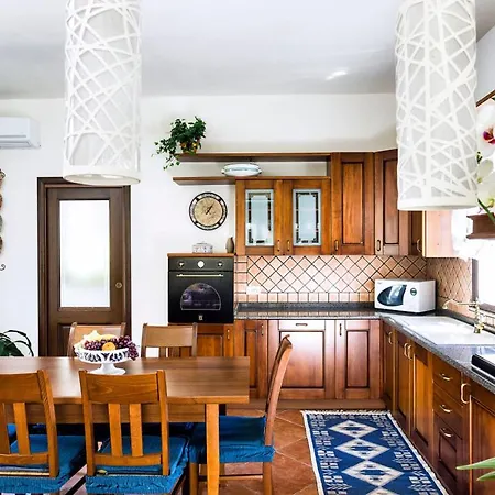 Sleeps 6 Pool Wifi * Porticalazzo