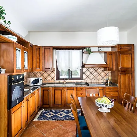 فيلة Sleeps 6 Pool Wifi